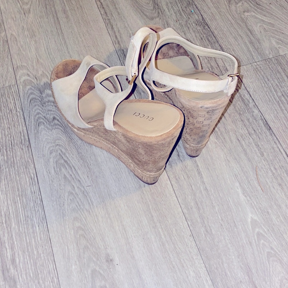 Gucci Nude Beige Open-Toe Wedge Sandals - Picture 3 of 4